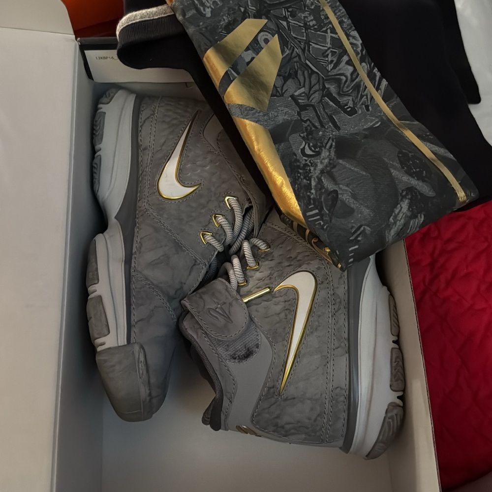 “prelude” Kobe II with men’s medium shirt